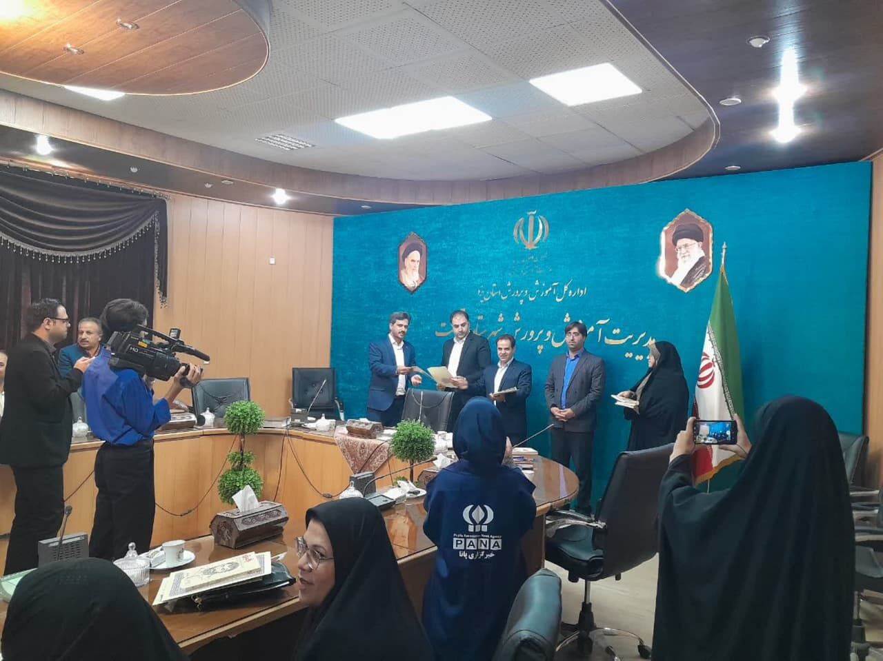 آموزگاران طرح عدالت آموزشی تفت تقدیر شدند