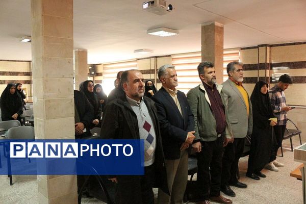 کاروان فجر در مدارس؛ از توزیع تجهیزات ورزشی تا بسته‌های بهداشتی با حضور مدیر آموزش‌و‌پرورش