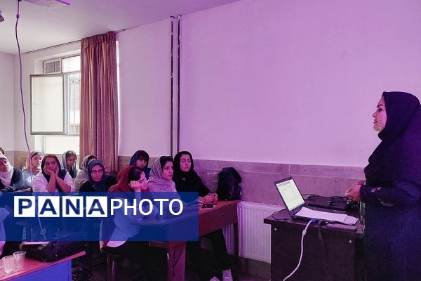 برگزاری همایش انتخاب رشته کنکور سراسری در مدرسه شهید راستی پردیس 