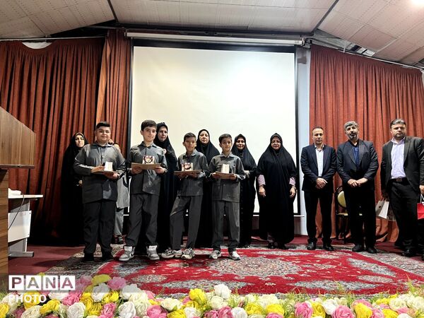 تجلیل از برگزیدگان تئاتر درسی و خبرنگاران پانا در ساوجبلاغ 