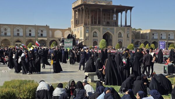 راهپیمایی باشکوه روز ۱۳ آبان در میدان امام خمینی(ره) اصفهان 