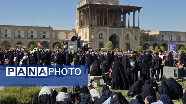 راهپیمایی باشکوه روز ۱۳ آبان در میدان امام خمینی(ره) اصفهان 