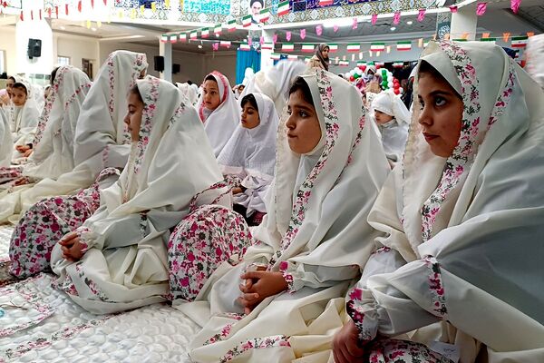 برگزاری جشن تکلیف مختص ۱۰۰۰ دانش‌آموز دختر در مسجد سلمان فارسی