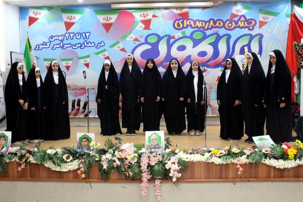 جشن ایرانمون در دبیرستان نمونه دولتی مهشید مصلی‌نژاد