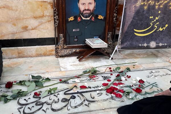 در آغوش زمین، شهیدانی آرمیده‌اند که با جوهر خون، سند حق و حقیقت را امضا کردند