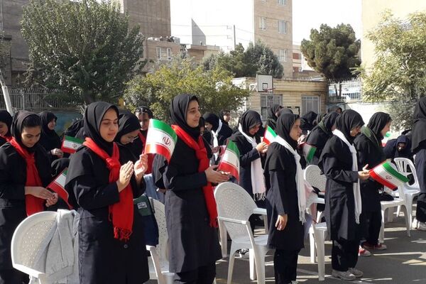  انتخابات شورای دانش‌آموزی و جشن ۱۳ آبان در مدرسه حضرت زینب(س) ناحیه یک شهرری