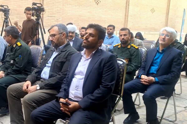آیین اهدای ۲۵هزار بسته نوشت افزار به دانش‌آموزان نیازمند