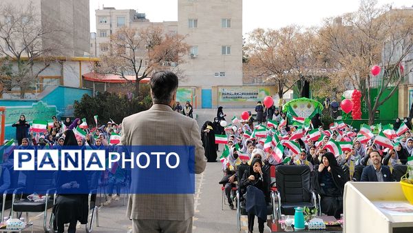  طنین زنگ انقلاب در مدرسه «طوبی» ناحیه ۶ مشهد