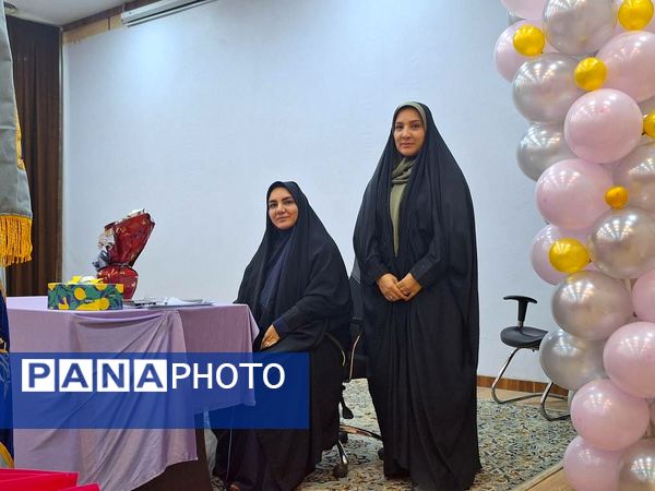 گرامیداشت معلمان و فارغ‌التحصیلان در دبیرستان شهید بابایی