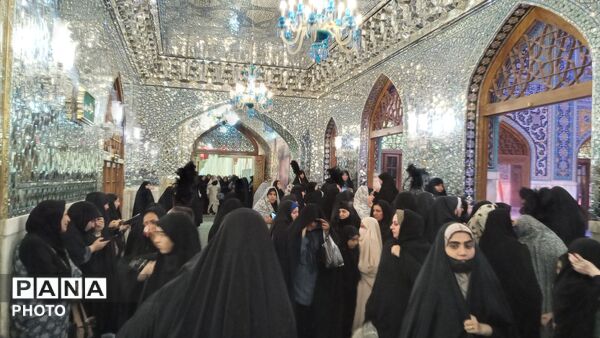 تجدید میثاق زائران با قائد شهید امت اسلامی در جوار بارگاه رضوی