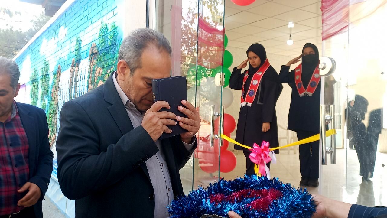 افتتاح واحد تجاری در دبیرستان فرهنگیان 
