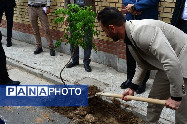 برگزاری مراسم هفته زمین پاک در بهارستان‌دو