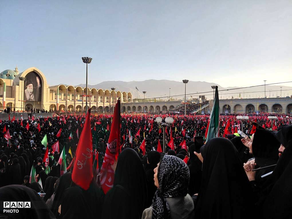 وداع با شکوه امت با قائد شهید در مصلی امام خمینی (ره)