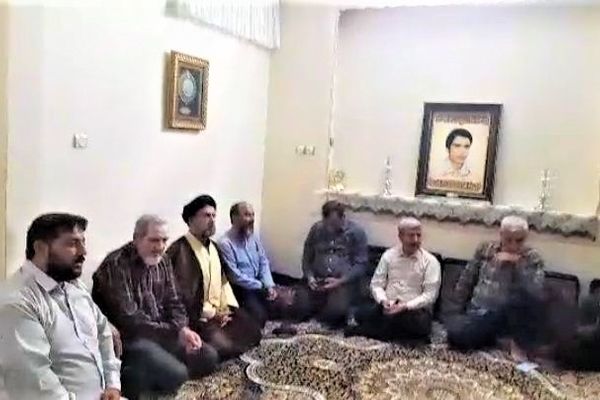 دیدار اهالی شهرک امام حسن مجتبی(ع) با خانواده شهید «محمد طاهری»