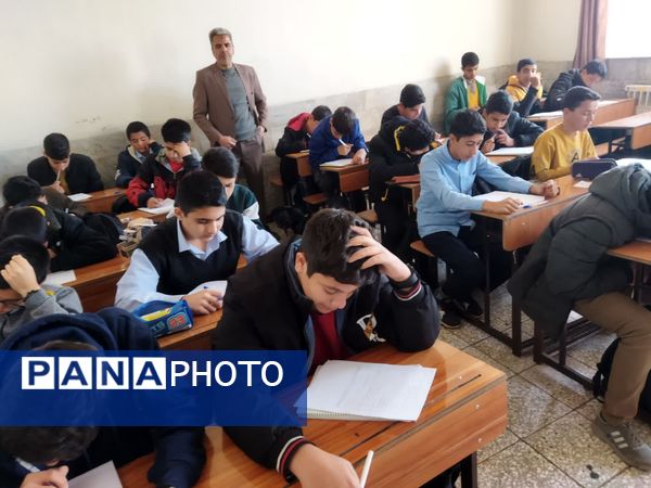 برگزاری امتحانات نوبت اول در دبیرستان نمونه دانش کاشمر