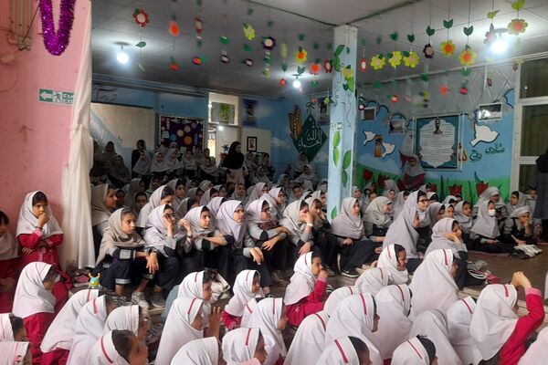 جشن روز معلم در دبستان راهیان نور ناحیه دو شهرری 