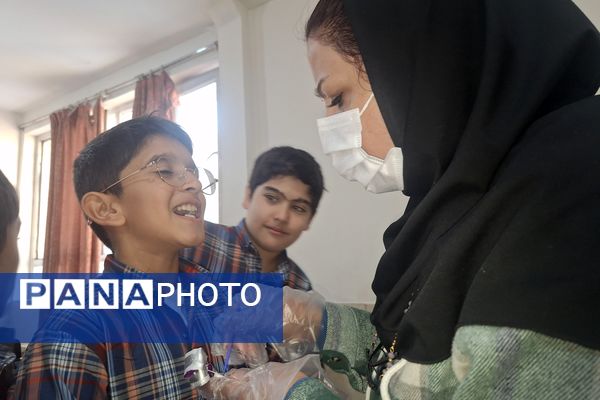 اجرای طرح وارنیش فلوراید در آموزشگاه معارف ۶ شیراز