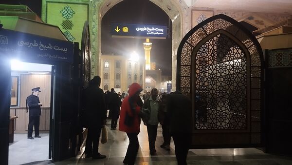 حرم مطهر امام رضا (ع) در شب مبعث رسول خدا