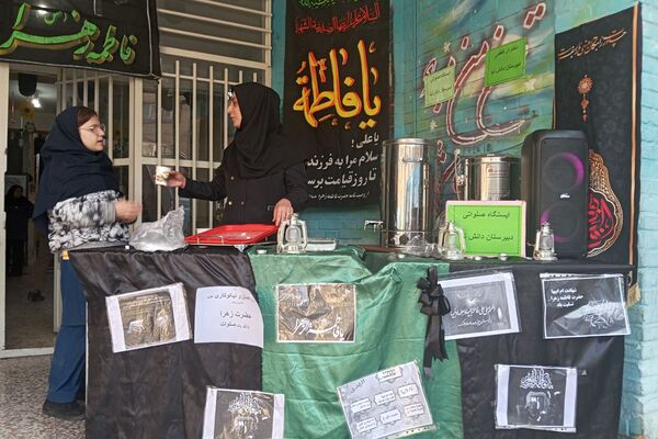 ایستگاه صلواتی دانش‌آموزان دانش‌نیا؛ تجلی ارادت به حضرت فاطمه زهرا(س)