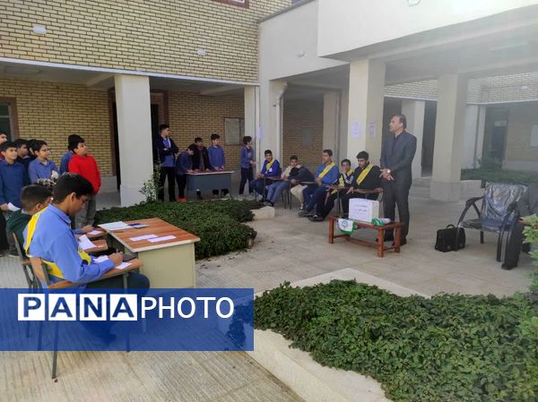 مشارکت پرشور دانش‌آموزان در انتخابات شورای پیشتاز مدرسه کوثر