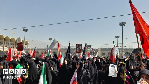 تجدید میثاق با آرمان‌های انقلاب، تهران در سوگِ رهبر شهید یکپارچه سیاه پوش شد