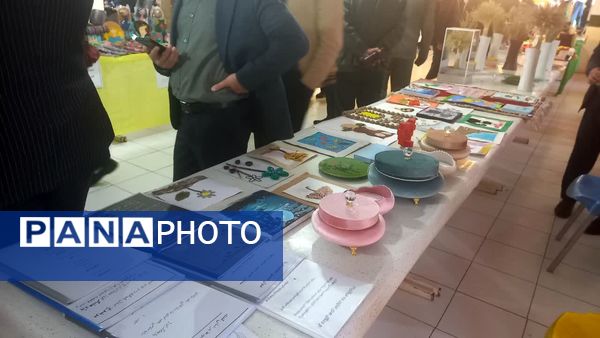 برپایی نمایشگاه به‌مناسبت هفته پژوهش در مدرسه کمایی‌مقدم یاسوج