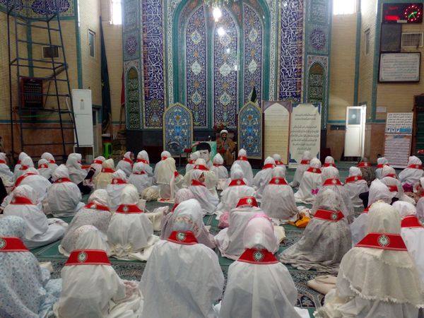 شرکت دانش آموزان دبستان هدی یک  در یادواره شهید حسن رستمی