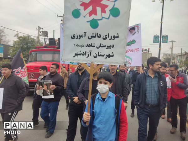 دانش آموزان آزادشهر با رهبر جوان بیعت کردند