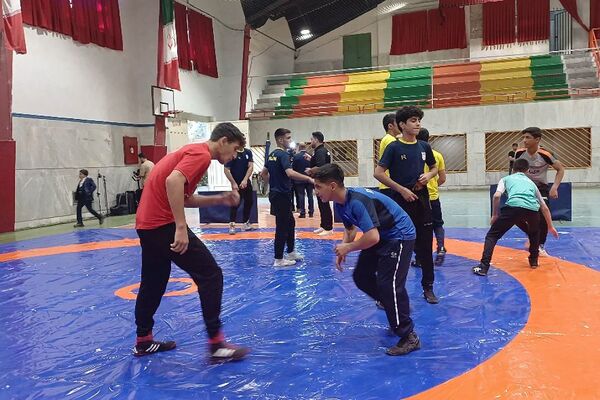 بدرقه کاروان ایران به مسابقات المپیک دانش‌آموزی بحرین