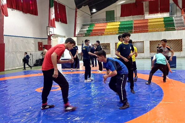 بدرقه کاروان ایران به مسابقات المپیک دانش‌آموزی بحرین