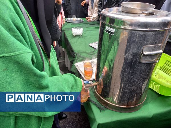برپایی چایخانه حضرت فاطمه(س) در دبیرستان امجدی یک
