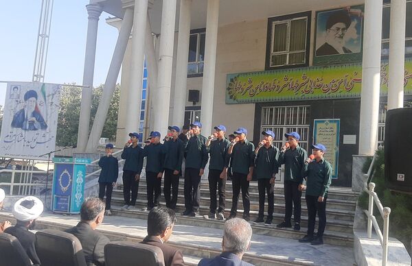 اعزام دانش‌آموزان گروه سرود سفینة النجاة نیشابور به پیاده‌روی اربعین حسینی 