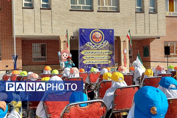 افتتاحیه پویش سلامت دهان و دندان و اجرای طرح وارنیش فلوراید در منطقه کهریزک 