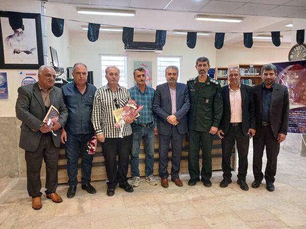 تقدیر از آزادگان کتاب خوان عباس آباد