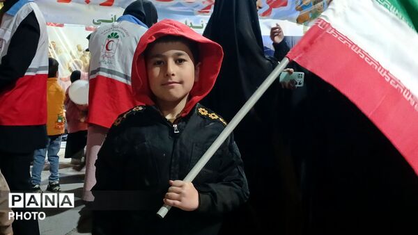 فارسان یکپارچه علیه استکبار فریاد «مرگ بر آمریکا» در آسمان شهر 