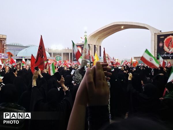 وداع پرشور نوجوانان با آقای شهید ایران 
