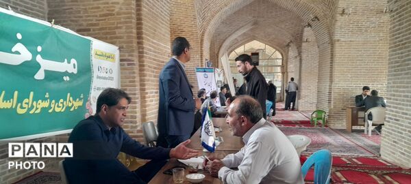خدمت رسانی ادارات و سازمان های شهرستان نیشابور در میزخدمت نماز جمعه 