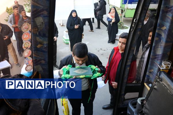 بدرقه دانش‌آموزان فعال عضو تشکل‌های دانش‌آموزی به مراسم دیدار با رهبر انقلاب