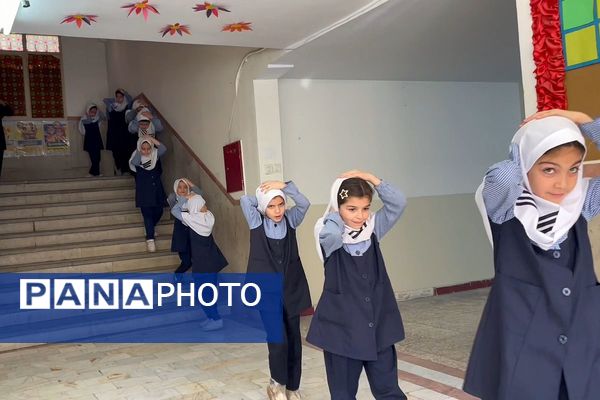 مانور تخلیه اضطراری و آمادگی برای لحظات بحرانی در مدرسه معراج بهارستان‌دو