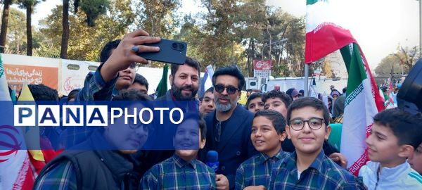 قاب‌هایی از خروش نسل بیدار