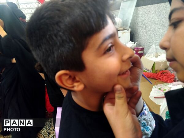 مادران و نوزادان در آئین شیرخوارگان حسینیه عاشورا نیر یزد