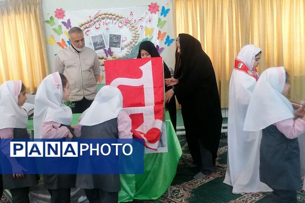  آیین پرچم‌گردانی به یاد امام حسین(ع) در مدارس فیروزکوه