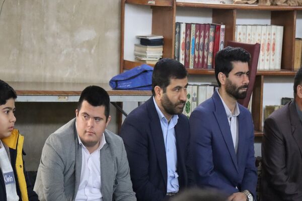 نماز جمعه این هفته شهرستان پاکدشت شاهد حضور پر رنگ فرهنگیان بود