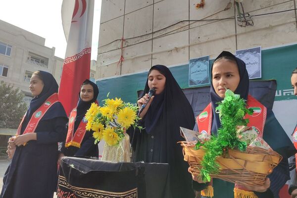 شور وشوق دانش‌آموزان در برنامه صبحگاهی مدرسه مریم بهارستان دو
