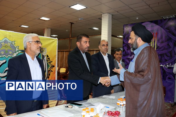 میز خدمت اداره کل آموزش و پرورش استان بوشهر در مصلی نماز جمعه بوشهر