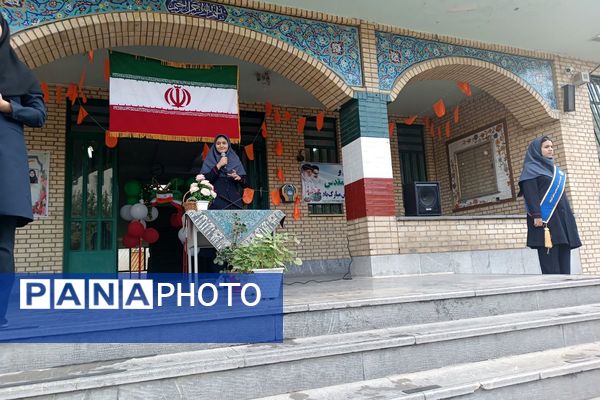 از درس تا دفاع مقدس،دانش آموزان پای کار یاد شهدا با طنین صدای زنگ مقاومت و ایثار 