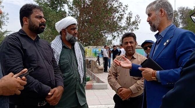حضور معاون تشکیلات سازمان دانش‌آموزی کشور در گلزار شهدای دانش‌آموز و خرابه‌های مدرسه شجره طیبه میناب