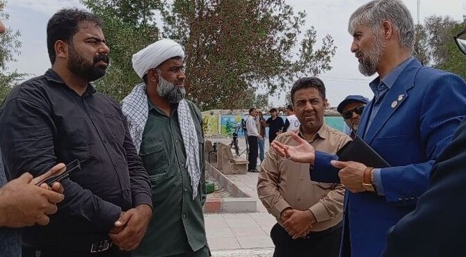 حضور معاون تشکیلات سازمان دانش‌آموزی کشور در گلزار شهدای دانش‌آموز و خرابه‌های مدرسه شجره طیبه میناب