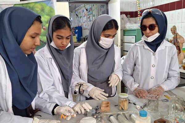 داوری مرحله استانی محور فعالیت های آزمایشگاهی جشنواره نوجوان خوارزمی در پژوهشرای دکتر حسابی