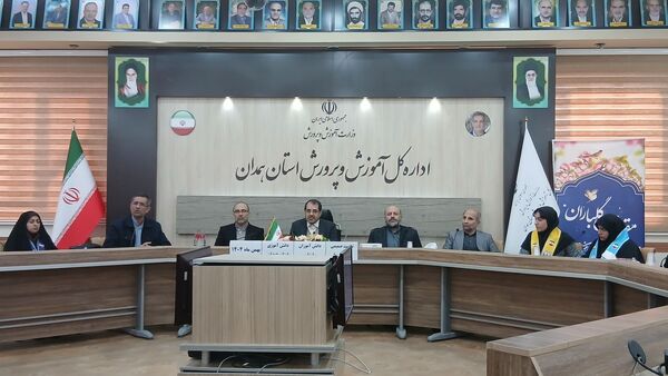 نشست دانش‌آموزان پیشتاز و پانا با مسئولان آموزش و پرورش همدان